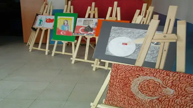 HEM'de Atatürk resimleri sergisi açıldı