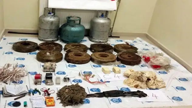 Vanda bomba yüklü araç ele geçirildi