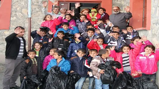 Vanlı çocuklar Sevginin Melekleri ile ısınıyor
