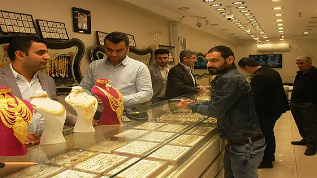 Vanda altın alan da satan da yok