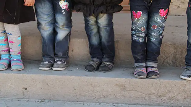 Başkaleli öğrenciler ayakkabı bekliyor