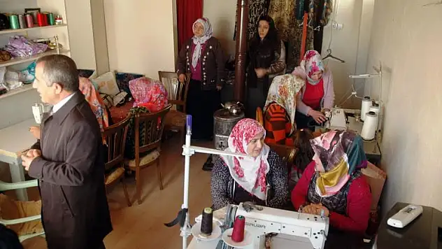 Kadınlar mahalle bakkalını kursa çevirdi