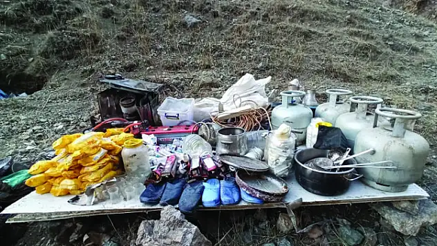 Başkale'de silah ve patlayıcı ele geçirildi