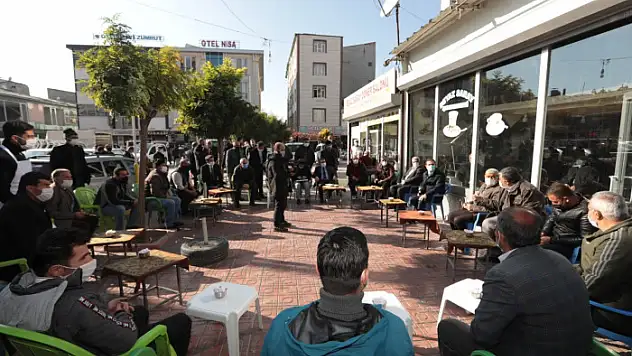 Kaymakam Aslan esnafı dinledi, gençlerle bir araya geldi