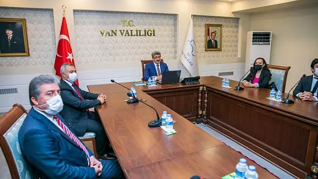 Vali Bilmez, öğretmenlerle telekonferans aracılığıyla görüştü