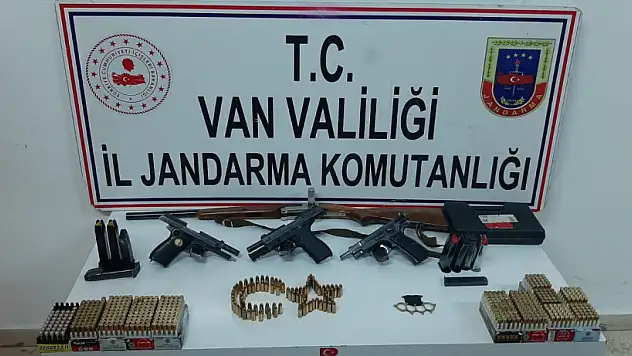 Erciş'te çok sayıda kaçak silah ve mühimmat ele geçirildi