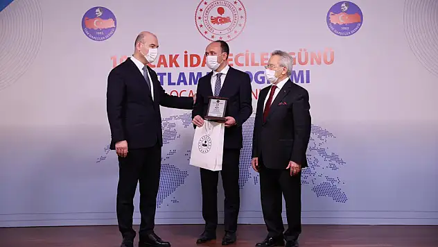 Başkale Kaymakamı Solak'a 'yılın idarecisi' ödülü