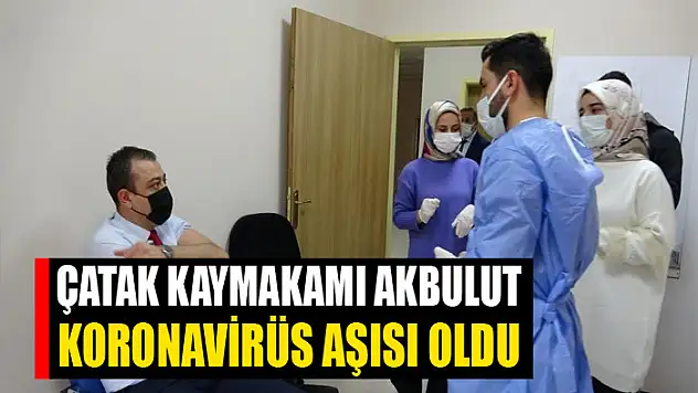 Çatak Kaymakamı Akbulut, korona virüs aşısı oldu