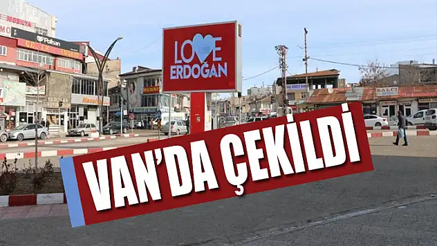 Erciş'te 'Love Erdoğan' görseli