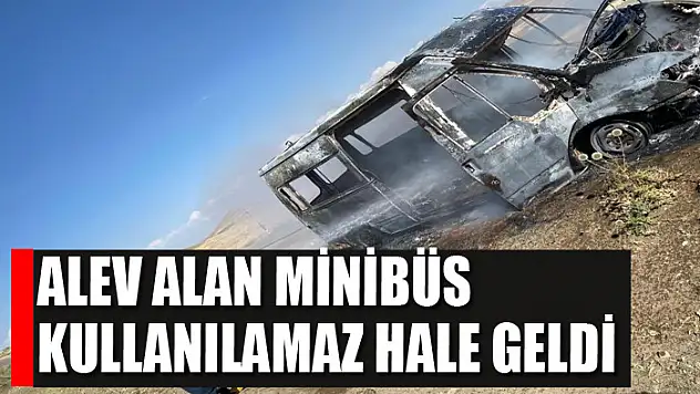 Alev alan minibüs kullanılamaz hale geldi