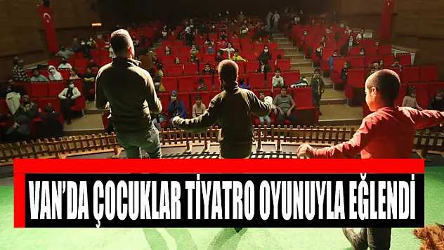 VAN'DA ÇOCUKLAR TİYATRO OYUNUYLA EĞLENDİ