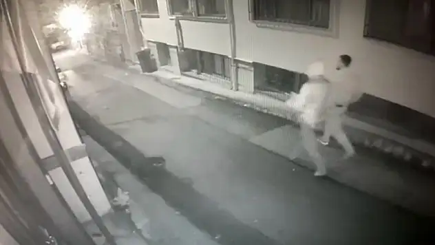 3 motosiklet çaldılar, 4'üncüyü çalarken suçüstü yakalandılar