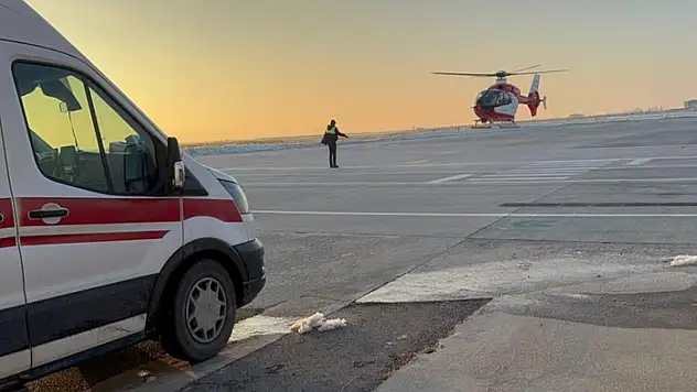3 yaşındaki çocuk ambulans helikopterle Van'a getirildi