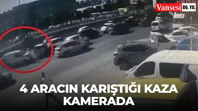 4 aracın karıştığı kaza kamerada