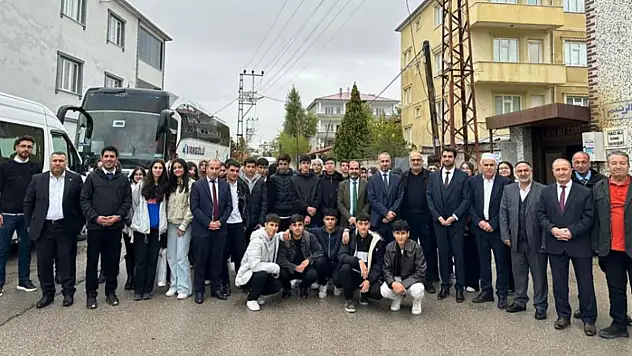 400 genç gönüllü tarihi camide din gönüllüleriyle buluştu