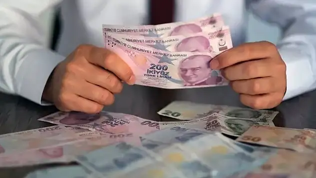 48 saat sonra bitiyor: Başvuran emekliye maaşına ek olarak 10 bin lira ödeme yapılacak!