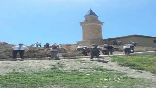 61 Lira ile Gelen Kardeşlik