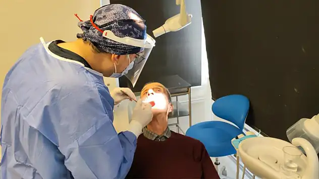 83 yaşında 20'lik dişi çıktı