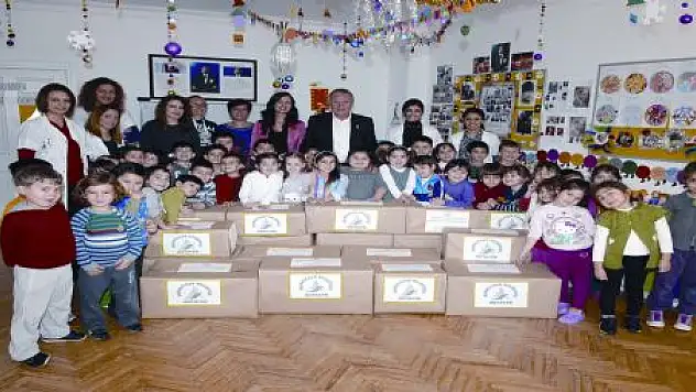 Muratpaşa'lı miniklerden Van'a yardım eli