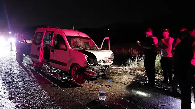 Burdur'da hatalı sollama kaza getirdi: 2 ölü, 6 yaralı