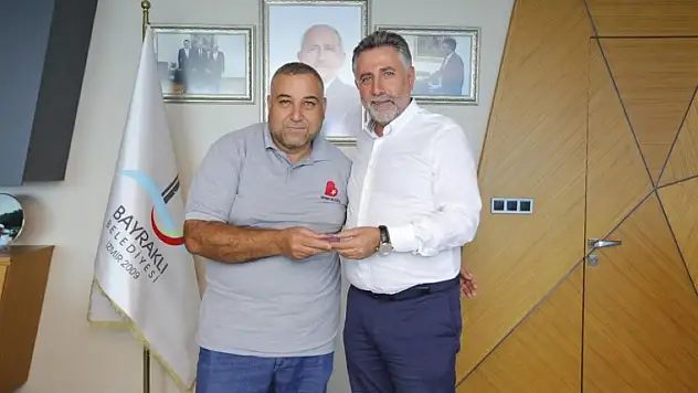 Belediye işçisi sokakta bulduğu 15 bin lirayı sahibine teslim etti