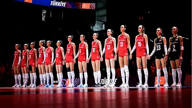A Milli Kadın Voleybol Takımı, hazırlık kampı için Antalya'ya gitti