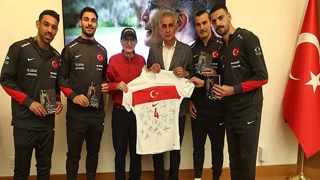 A Milli Takım'dan Aziz Sancar'a ziyaret