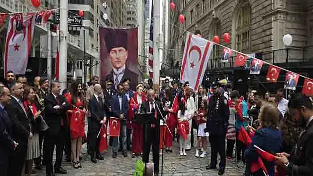 ABD'de Türk bayrağı göndere çekildi