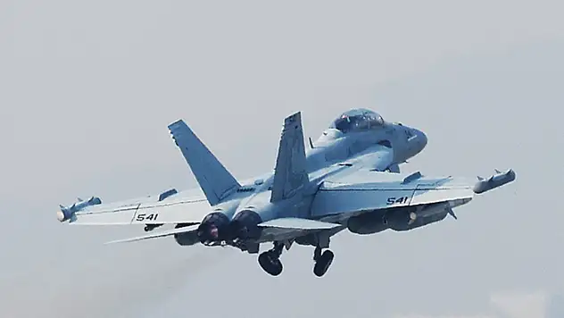 ABD'ye ait savaş uçağı okyanusa düştü