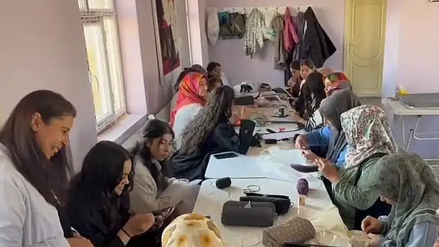 Adilcevaz'da atıl durumdaki köy okulu köy yaşam merkezine çevrildi