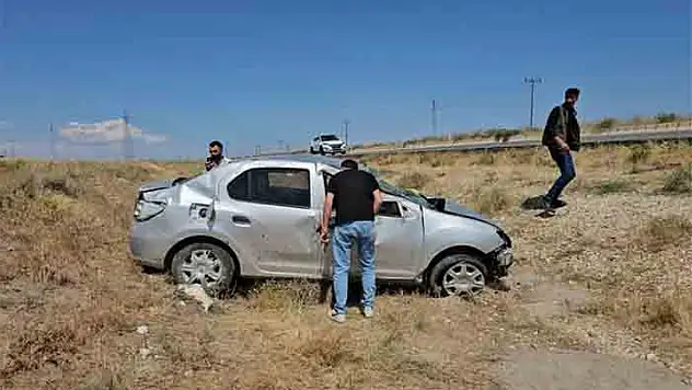 Adilcevaz'da otomobil takla attı: 6 yaralı