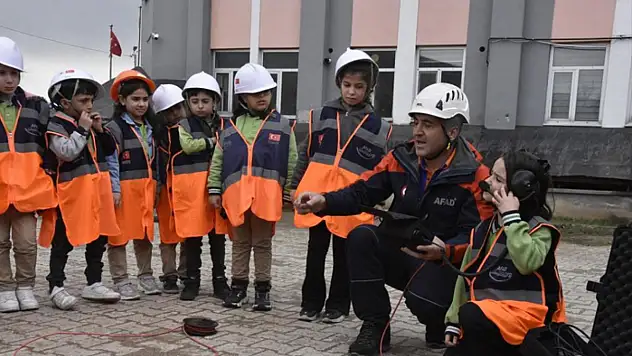 AFAD'tan çocuklara gönüllülük ve afet bilinci eğitimi