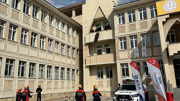 AFAD'tan gerçeği aratmayan tatbikat