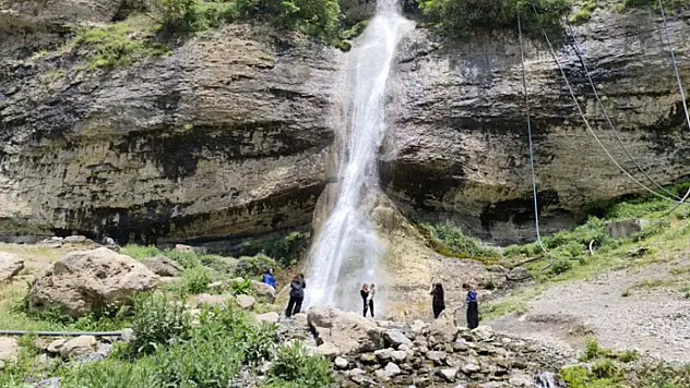 Ağaçdibi Şelalesi'ni 3 günde 4 bin kişi ziyaret etti