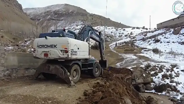 Ağırkaya Mahallesi'nde su tahliyesi çalışması