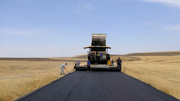Ağrı'da 17 kilometrelik köy yolunda asfalt çalışması tamamlandı