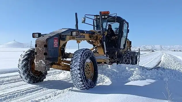 Ağrı'da kar ve tipi nedeniyle kapanan 354 köy yolu ulaşıma açıldı