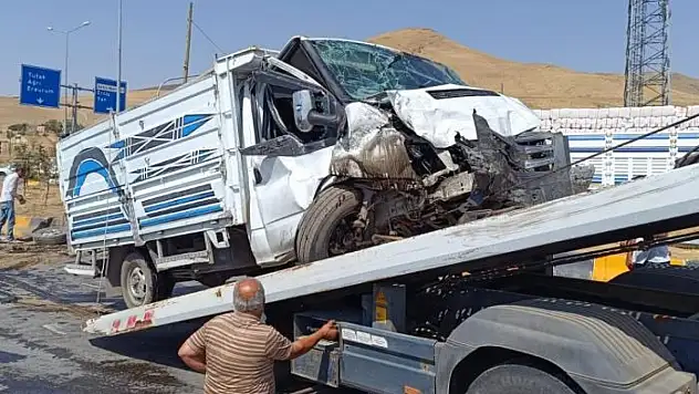 Ağrı'da kırmızı ışık ihlali kazaya yol açtı: 8 yaralı