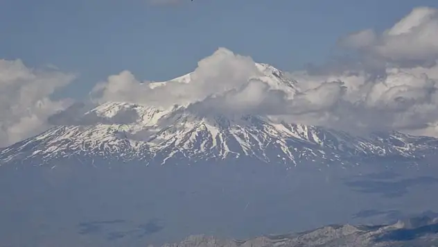 Ağrı Dağı göz kamaştıran manzarasıyla dikkat çekiyor