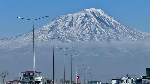 Ağrı Dağı ihtişamıyla göz kamaştırıyor