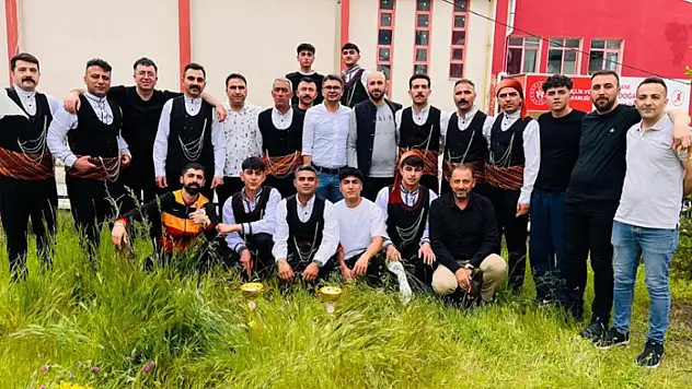 Ağrı ekibi halk oyunları bölge finallerinde birinci oldu