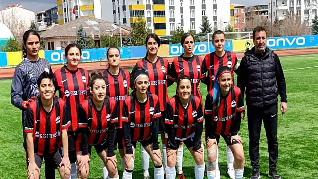Ağrılı iş insanı Cemal Kaya'dan kadın futboluna anlamlı destek