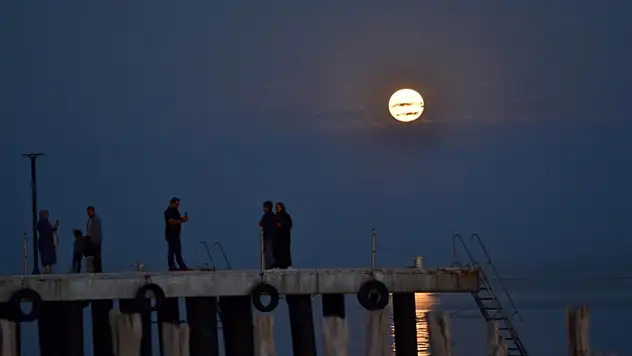 Ahlat'ta dolunay görsel şölen sundu