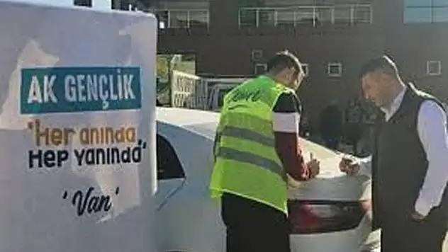 AK Parti Gençlik Kolları Van'da sahada: Tuşba'da üyelik standı açıldı