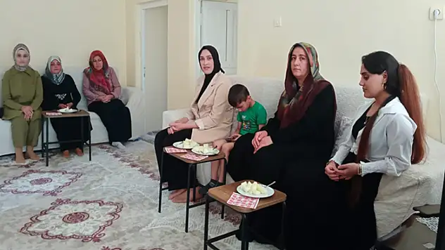 AK Parti Gürpınar İlçe Kadın Kolları hasta ziyaretlerine devam ediyor