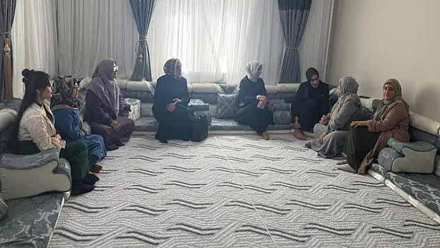 AK Parti Gürpınar İlçe Kadın Kolları'ndan mahalle ziyaretleri