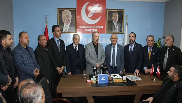 AK Parti'li Meki Arvas Yeniden Refah Partisi'ne geçti