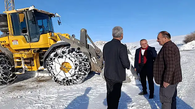 AK Parti Tuşba İlçe Başkanı Kanan, kar temizleme çalışmalarını inceledi