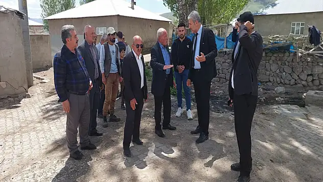 AK Parti Tuşba İlçe Başkanı Ümit Kanan, Özalp'ta vatandaşlarla buluştu