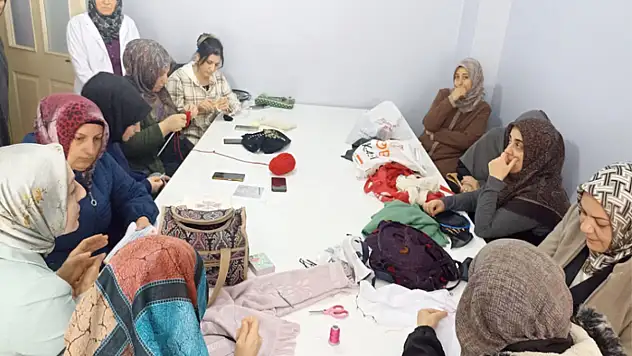 AK Parti Van Kadın Kolları'ndan ADEM'e anlamlı ziyaret